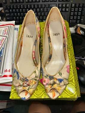 Impo Ellen Floral Peep Toe Kitten Heels with Bow Detail Size 8M